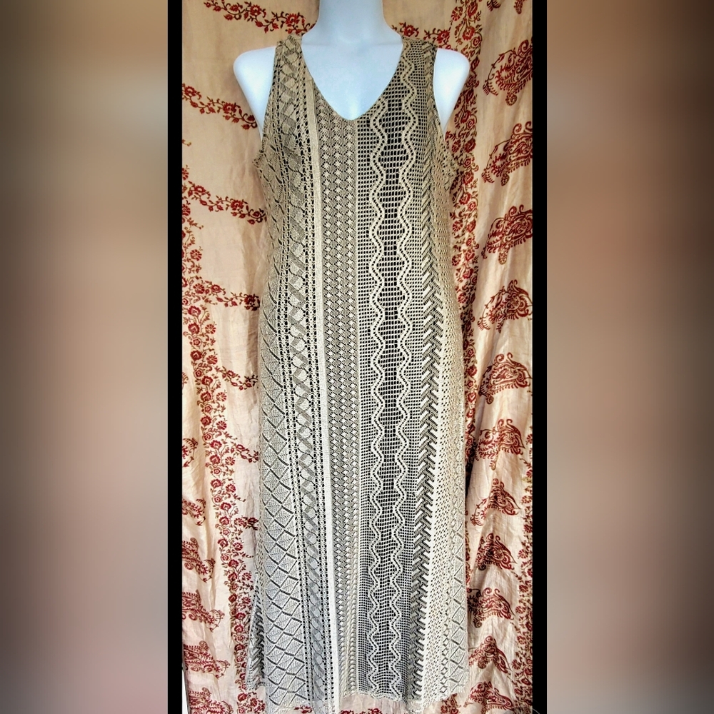 Vintage Harlow Beige Crochet Dress with built in Black Slip Size 14